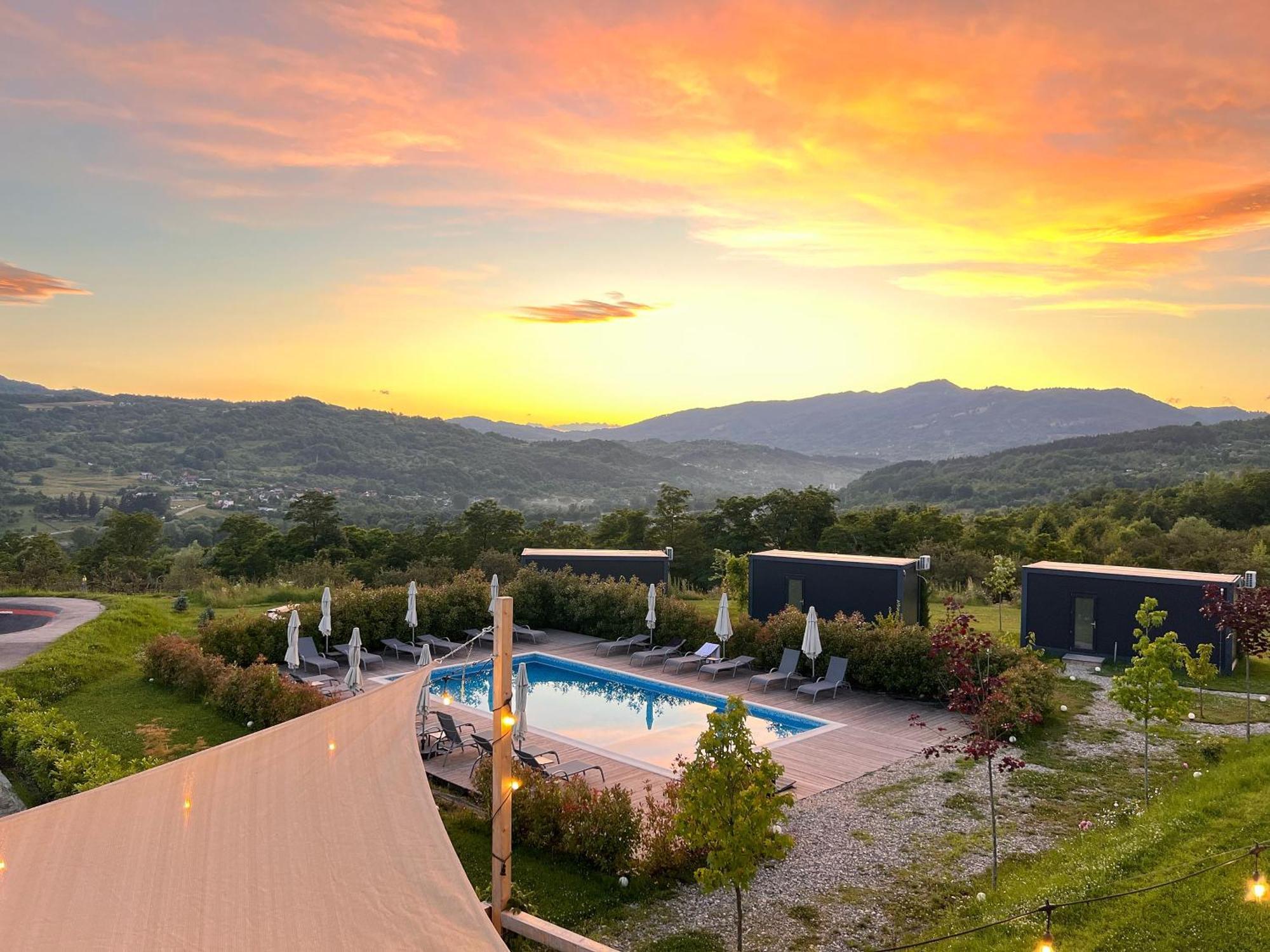 Flandra Glamping Hotell Corbeni Eksteriør bilde